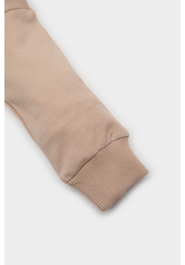 DeFacto Erkek Bebek 2'li Takım Baskılı Sweatshirt Beli Lastikli Alt D2937A525SPBG775 Bej DeFacto Erkek Bebek 2'li Takım Baskılı Sweatshirt Beli Lastikli Alt D2937A525SPBG775 Bej