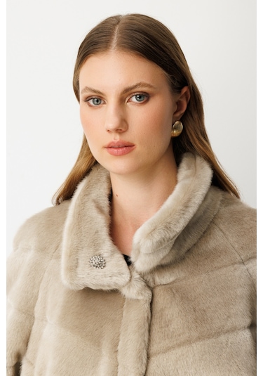 Ekol Kadın Büyük Beden Metal Aksesuarlı Peluş Kaban 6305 Vizon Vizon