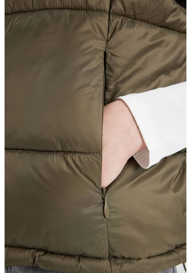 Defacto Su Geçirmez Şişme Yelek Dik Yaka Fermuarlı Cepli Etek Ucu Ayarlanabilir Lastikli Mevsimlik A0979AX24AUKH6 Haki Defacto Su Geçirmez Şişme Yelek Dik Yaka Fermuarlı Cepli Etek Ucu Ayarlanabilir Lastikli Mevsimlik A0979AX24AUKH6 Haki