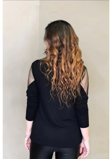 Önü Ve Omuzları Tül Parçalı Bluz Siyah