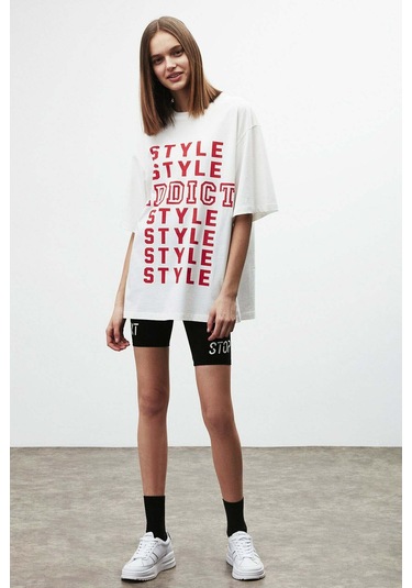 Maybe Kadın Yazı Kalıp Baskılı Oversize Fit %100 Organik Pamuklu Bisiklet Yaka Beyaz T-shirt