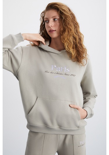 Taına Kadın Nakış Detaylı Organik Pamuk Şehir Temalı Regular Kapüşonlu Bej Sweatshirt