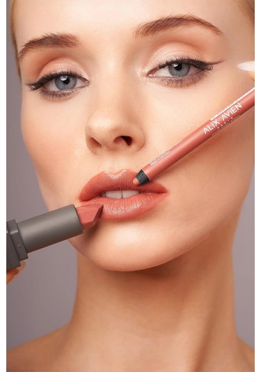 Alix Avien Suya Dayanıklı Uzun Süre Kalıcı Yumuşak Dudak Kalemi Staying Power Lip Pencil 53 Peachy Nude