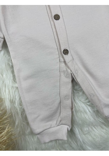 Gömlek Yaka Önden Düğmeli Arma Detaylı Erkek Bebek Tulum Krem