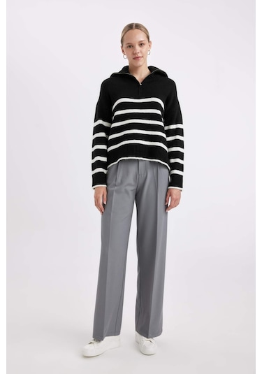 DeFacto Oversize Geniş Kalıp Çizgili Yarım Fermuarlı Dik Yaka Triko Kazak A7173AX24WNBK26 Siyah DeFacto Oversize Geniş Kalıp Çizgili Yarım Fermuarlı Dik Yaka Triko Kazak A7173AX24WNBK26 Siyah