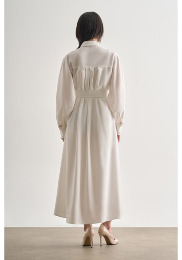 Mizalle Tencel Dokulu Pile Detaylı Kemerli Maksi Ekru Elbise Ekru