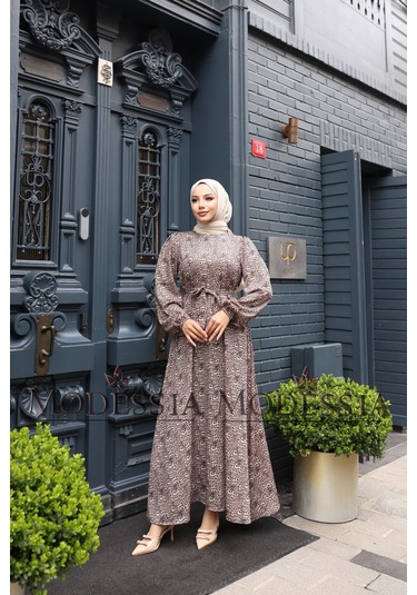Kadın Kahve Saten Leopar Belden Kuşaklı Uzun Tesettür Elbise S9568 Kahve
