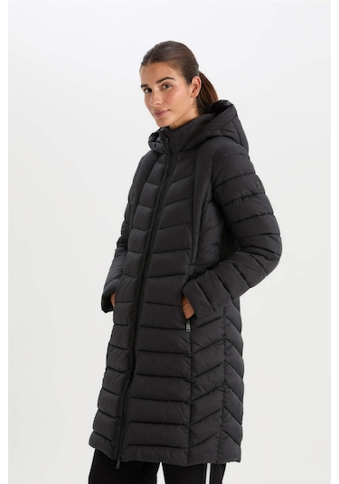 DeFactoFit Su İtici Uzun Şişme Mont Parka Kapüşonlu Slim Fit Dar Kesim Kapitoneli Fermuarlı Cepli A1556AX24WNBK81 Siyah