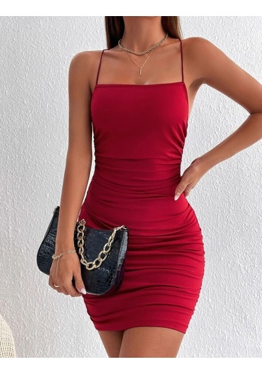Sırt Kısmı Derin V Kesim Capraz Biyeli Yanlardan Ve Arka Ortadan Buzgulu Elbise Kırmızı