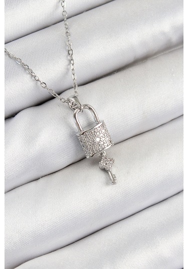 Zarif Kadın İçin Silver Çelik Zirkonlu Kilit Sallantılı Anahtar Stil Kolye Metalik