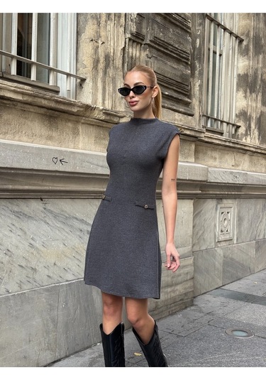 Kadın Dik Yaka Asimetrik Etekli Beli Tokalı Kolsuz Şık Tasarım Elbise Gri