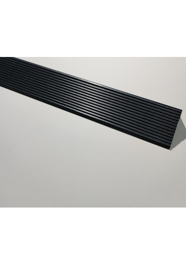 L Model Metal Merdiven Basamak Profili Çıtası Köşebent Bitim Profil Siyah 4cm 2cm 90cm Mat Siyah