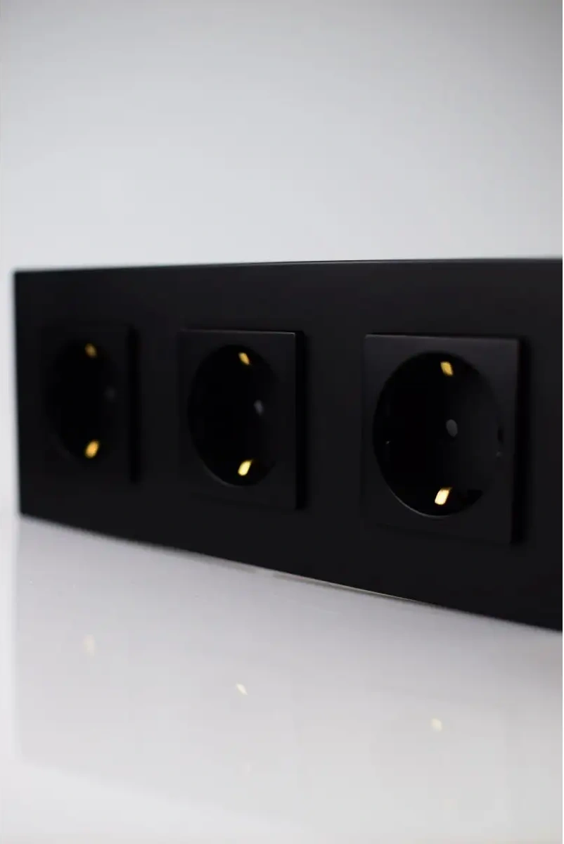 Vo'stabl Üçlü Siyah Topraklamalı Priz. 145899059 103
