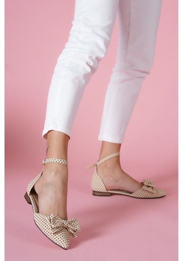 Misty Bej Puantiyeli 2 Cm Topuklu Bilekten Bantlı Sivri Burun Günlük Babet Bej