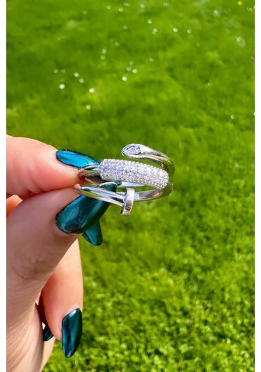 Gümüş Renk Üç Sıralı Taş Detaylı Çivi Yüzük