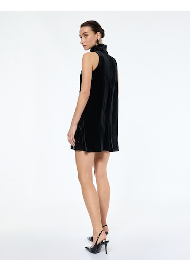 Koton Kolsuz Pul Payet İşlemeli Mini Halter Yaka Kadife Elbise Siyah 6wak80328ek Siyah