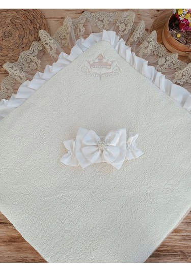 Yenidoğan Wool Yün Kumaş Taç Nakışlı Güpür Duvaklı Fiyonk Prizma Taş Unisex Kundak Bebek Battaniyesi Bej Çok Renkli