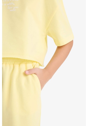 DeFacto Kız Çocuk 2'li Takım Bisiklet Yaka Baskılı Kısa Kollu Tişört Beli Paçası Lastikli Eşofman Altı Z8983A625SMYL236 Sarı
