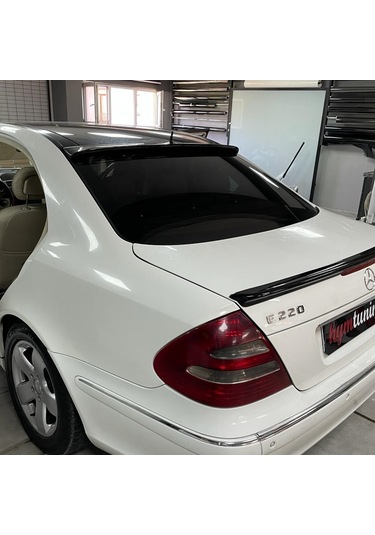Mercedes W211 E Serisi Cam Üstü Spoiler Piano Black Spoyler