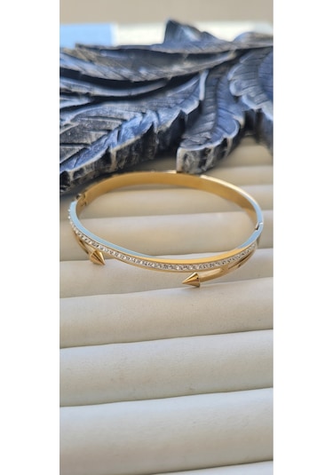 Zirkon Taşlı Gold Çivi Detaylı Çelik Kelepçe Bileklik Altın