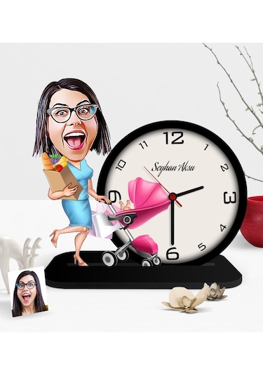 Kişiye Özel Ev Hanımı Anne Karikatürlü Ahşap Masaüstü Saat - 1