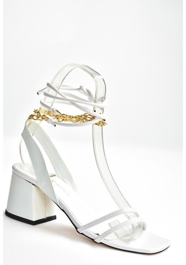Fox Shoes Beyaz Kısa Topuklu Altın Zincir Detaylı Bilekten Bağlam