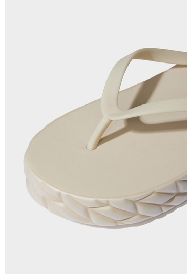 DeFacto Kadın Düz Taban Eva Parmak Arası Terlik D8950AX25SMBG26 Bej