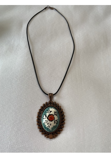 Iznik Çini Çiçek Figürlü Deri Ipli Kolye Model 3 Pembe