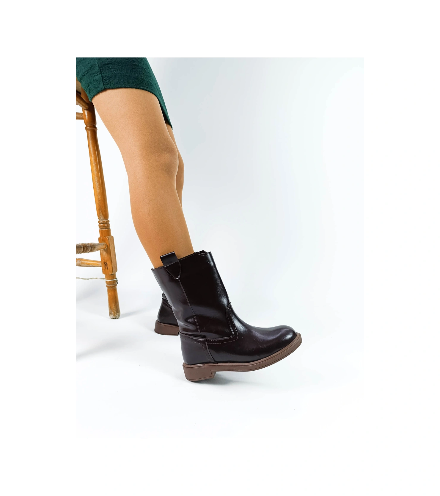 Kahve Renk Fermuarsız Kalın Düz Taban Çekme Kadın Bot Kahve