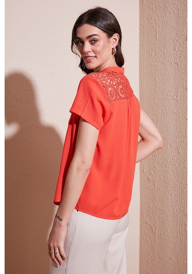 Lela Güpür Detaylı % 100 Pamuk Regular Fit V Yaka Bayan Bluz 611Bz0286 Nar Çiçeği Lela Güpür Detaylı % 100 Pamuk Regular Fit V Yaka Bayan Bluz 611Bz0286 Nar Çiçeği