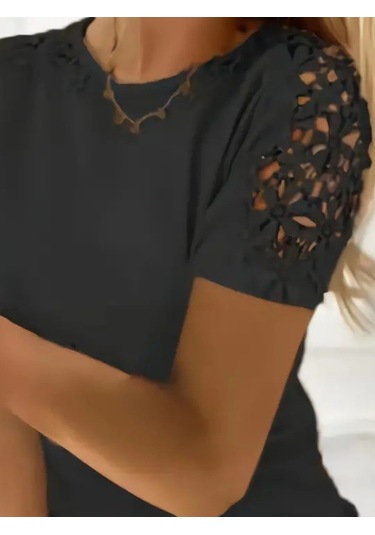 Munn Collection Kadın Kısa Kollu Bisiklet Yaka Kolları Çiçekli Güpür Detay Viskon Bluz Siyah