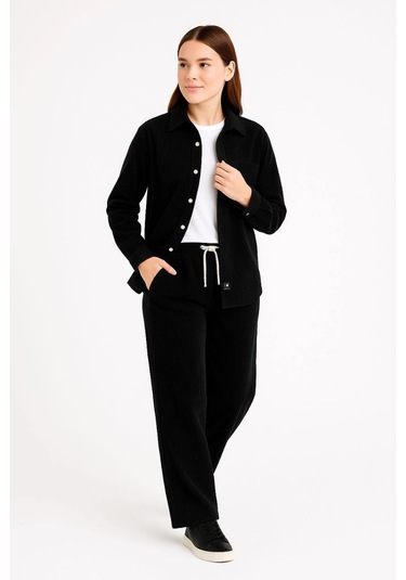 Kadın Kadife Oversize Takım - Gömlek Ve Pantolon İkili Set Füme Corduroy Şıklığı, Rahat Ve Zarif Duruş Yumuşak Dokulu Kadife Kumaş, Düğmeli Gömlek Üst Ve Lastikli Pantolon Alt Parça İle Gün Boyu Konfor- Siyah Çok Renkli