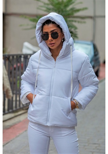 Kadın Beyaz Su Geçirmez Kapüşonlu Şişme Mont