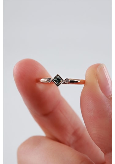 Diamine 0.02 Karat Pırlanta, 0.09 Multi Safir Minimal Yüzük