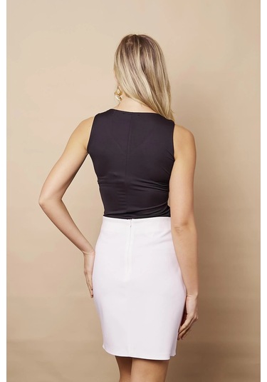 Kadın Arkadan Fermuarlı Düğme Detaylı Hafif Likralı Kumaş Diz Üstü Kalem Etek-krem Krem