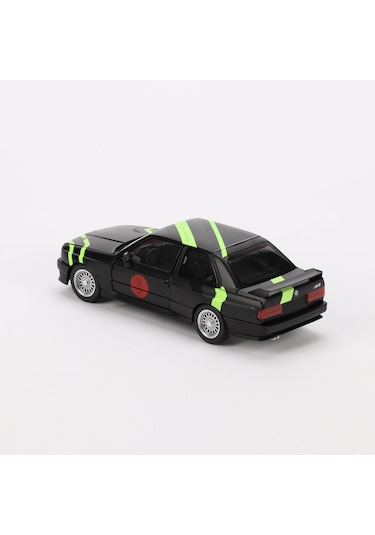1:24 Ölçek Sesli Işıklı 4 Kapısı Kaput Ve Bagajı Açılan Stantlı Model Araç E30 Siyah