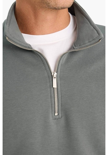 DeFacto Comfort Regular Fit Rahat Kalıp Fermuarlı Dik Yaka Basic Düz Sweatshirt X7405AZ24AUGN1269 DeFacto Comfort Regular Fit Rahat Kalıp Fermuarlı Dik Yaka Basic Düz Sweatshirt X7405AZ24AUGN1269