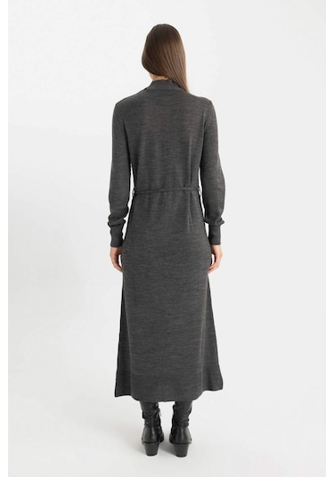 Defacto 	Regular Fit Yarım Balıkçı Yaka Basic Düz Yırtmaçlı Uzun Kollu Maxi Triko Elbise A9807AX24WNAR168 Antrasit