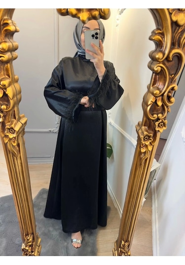 SİYAH KOL UCU TÜYLÜ ELBİSE Siyah