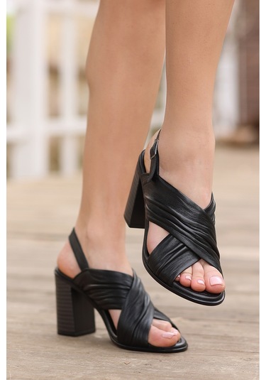 Hakiki Deri Önü Ve Arkası Açık Kalın Topuklu Ortopedik Tasarımlı Kadın Ayakkabı Siyah