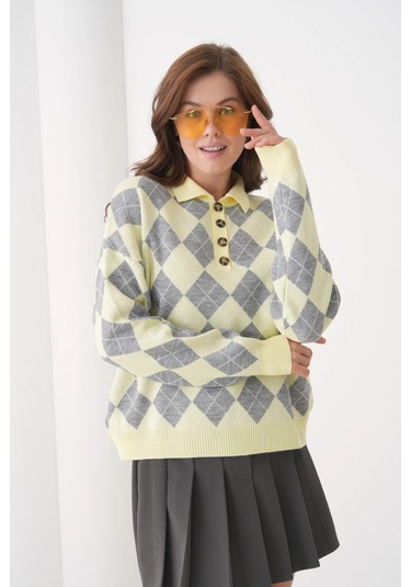 Kadın Polo Yaka Yarım Pat Düğme Detay Desenli Oversize Triko Kazak Açık Sarı