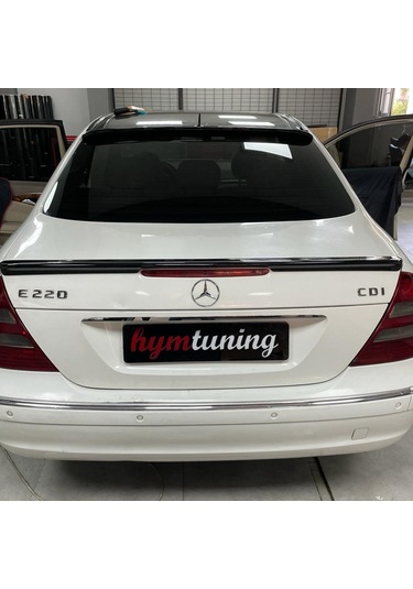 Mercedes W211 E Serisi Cam Üstü Spoiler Piano Black Spoyler