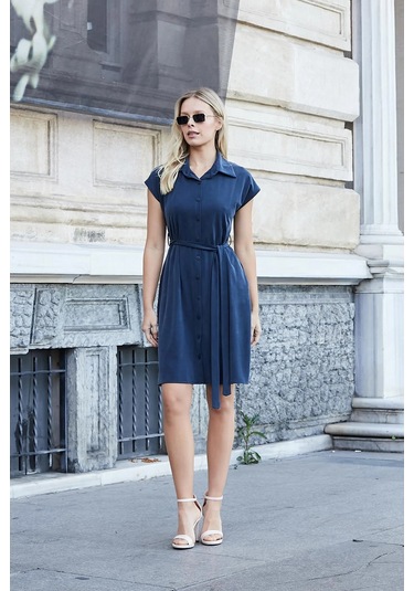 Kadın İpeksi Modal Kumaş Yakalı Düşük Omuzlu Diz Altı Kuşaklı Düğmeli Elbise-lacivret Lacivert