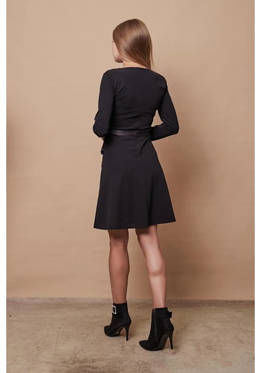 Kadın Likralı Krep Kumaş Kalp Yakalı Uzun Kol Eteği Kiloş Elbise-siyah Siyah