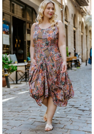 Otantik Desenli Bağcıklı U Yaka Büyük Beden Elbise Desenli