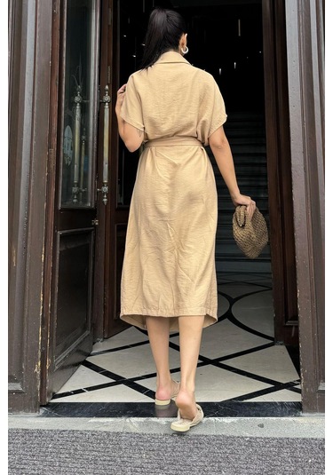 Kadın Bej Kruvaze Yaka, Kısa Kollu, Kemer Detaylı, Rahat Kesim, Midi Keten Elbise Bej