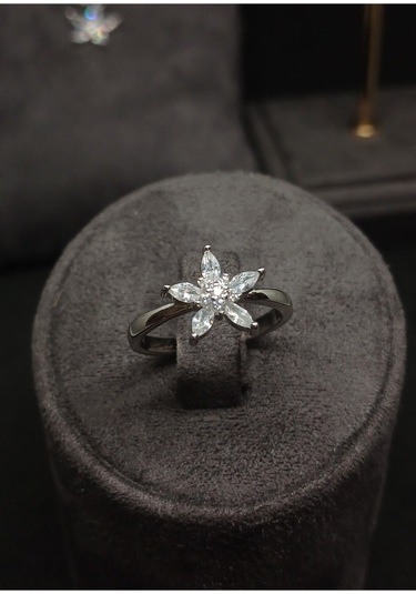 İnce Yapraklı Çiçekli Taşlı Gümüş Takı Seti 925 Ayar Şık Ve Zarif Kadın Aksesuarı Gümüş