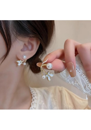 Zarif Ve Şık Kelebek Detaylı İnci Taşlı Altın Kaplama Antialerjik Çelik Küpe Altın