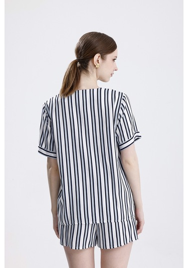 Laperissa Kadın Çizgili Şortlu Pijama Takımı Kısa Kollu, Önden Düğmeli, Yazlık Ev Giyim Çok Renkli