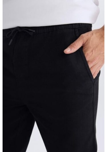 DeFacto %100 Pamuk Regular Fit Normal Kesim Yazlık Jogger Pantolon D1045AX25SPBK81 DeFacto %100 Pamuk Regular Fit Normal Kesim Yazlık Jogger Pantolon D1045AX25SPBK81
